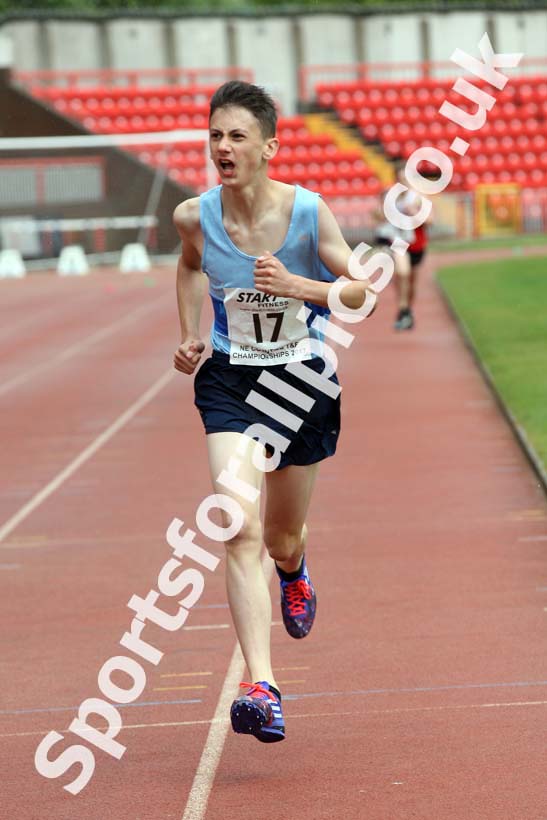 Boys under-13s 1500 metres, North Eastern Champs, Gateshead Stadium. Photo: David T. Hewitson/Sports for All Pics